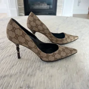 GUCCI Ebony Beige GG Pointed Heels