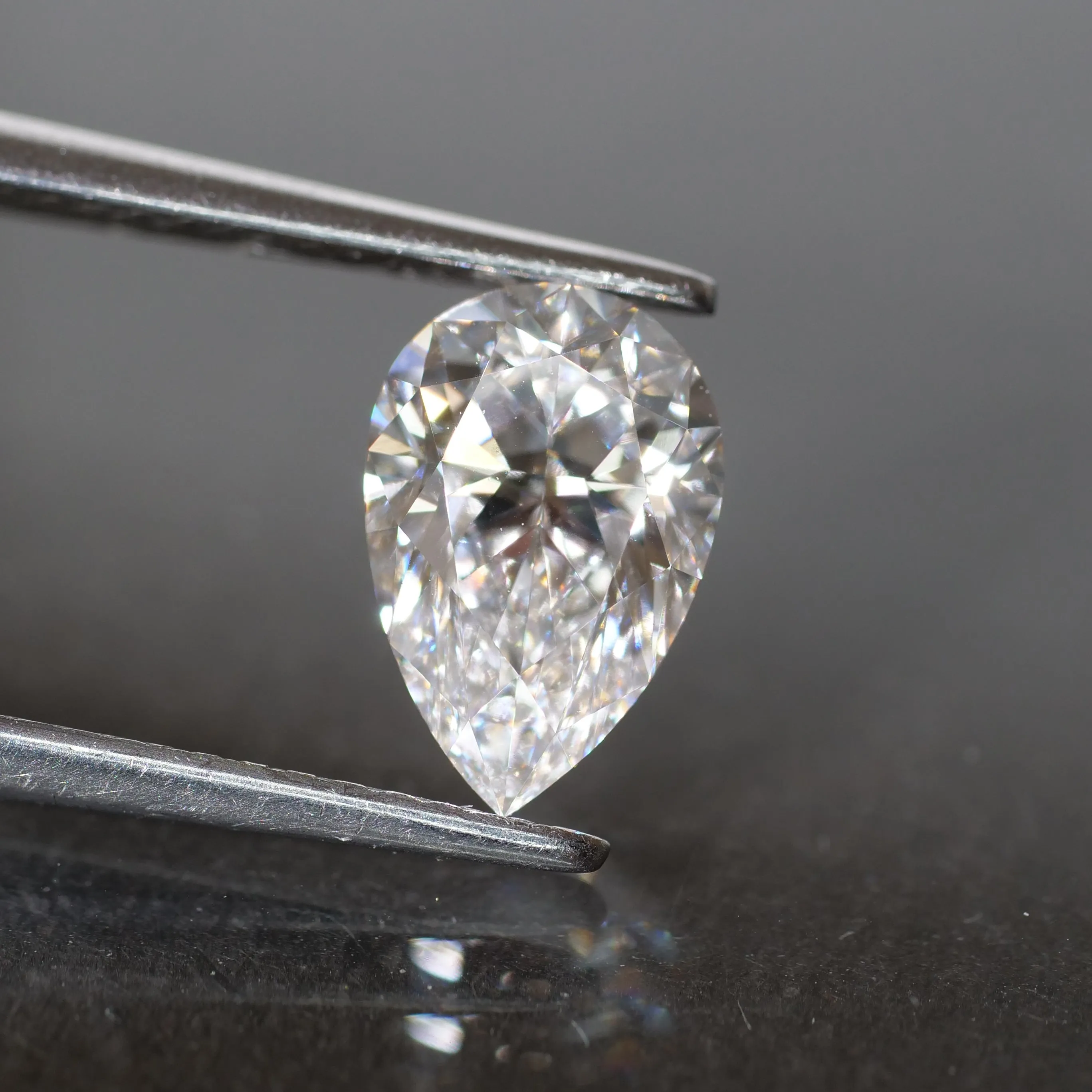 Lab grown diamond | IGI certificate, pear cut 9x6mm*, D color, VVS 2, 1.05 ct